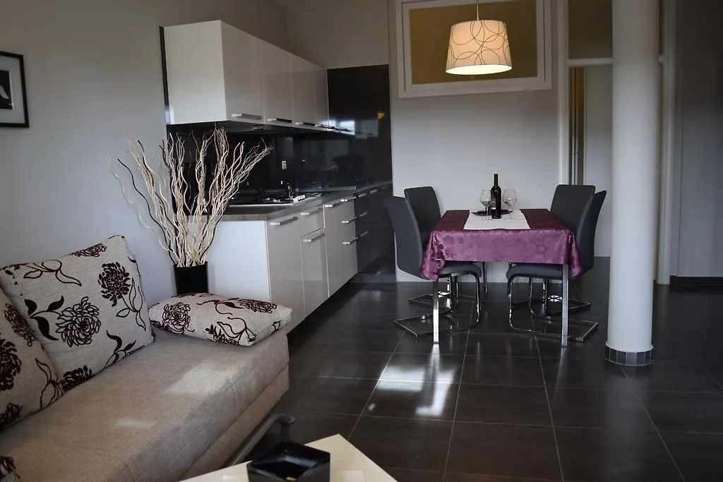 Apartments Nevenka Vrsar 0*,